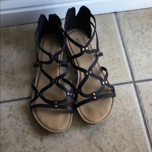 Apt 9 Clarion gladiator sandals size 9